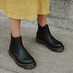 Dr. Marten 2976 Chelsea Boot